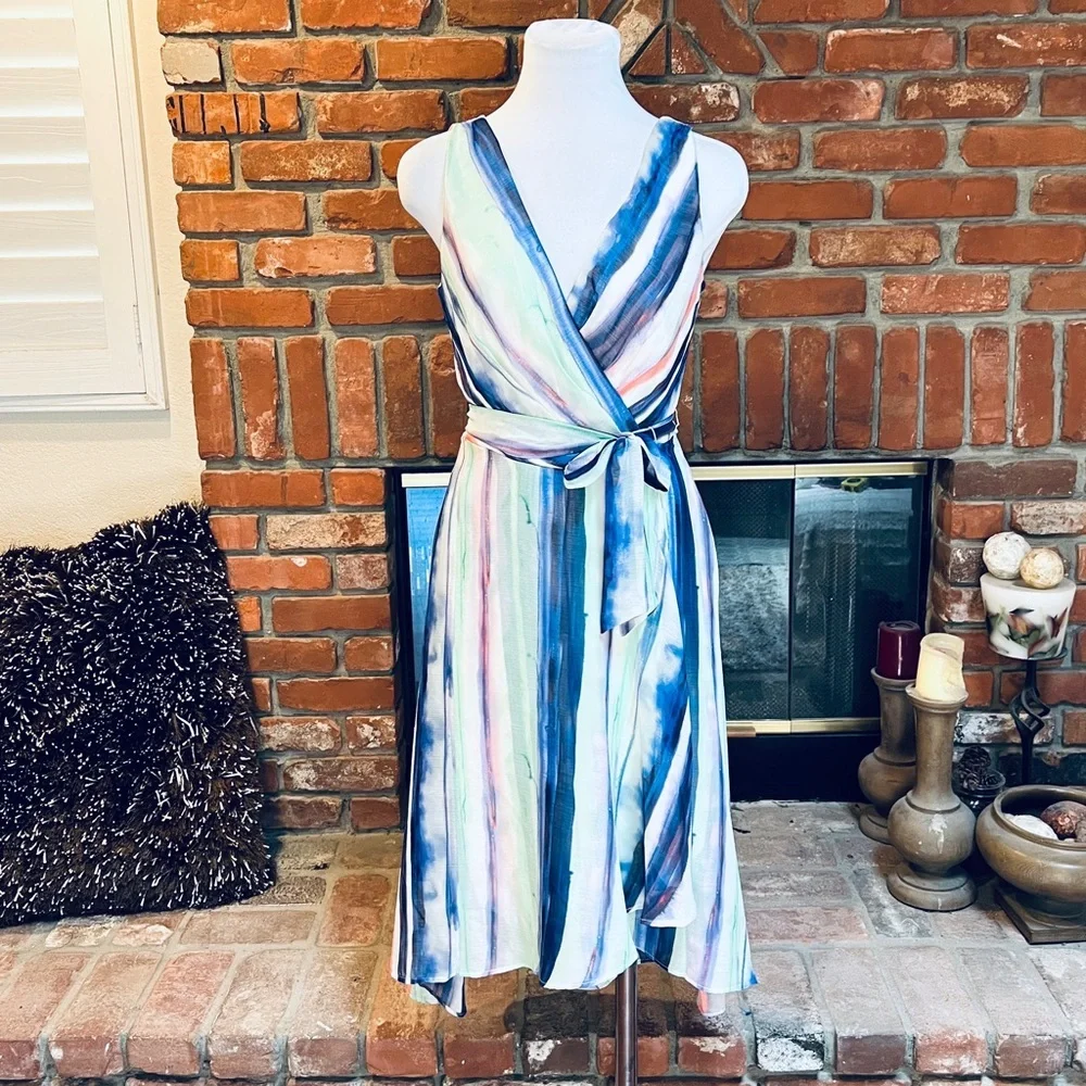 Beautiful multicolored DKNY size 4 summer asymmetrical dress